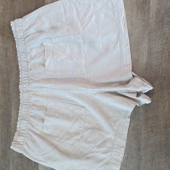 Gap- Khaki Linen Blend Elastic Waist Shorts. Size XXL - Picture 4 of 5